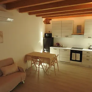 https://la-divina-suites.it-lombardy.com